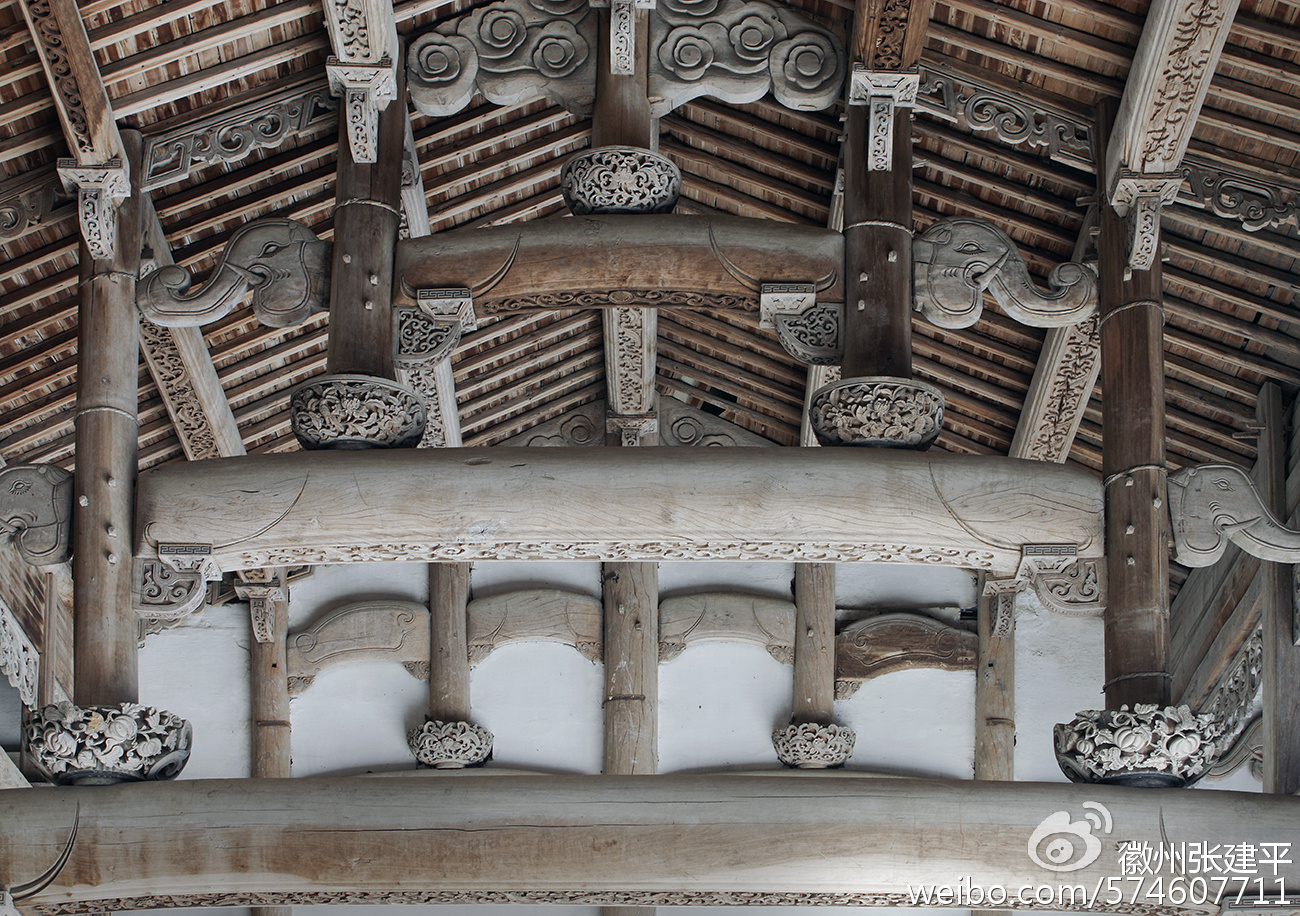 婺源汪口村俞氏宗祠梁架，俞氏宗祠是徽州现存木雕最精美的清代祠堂。